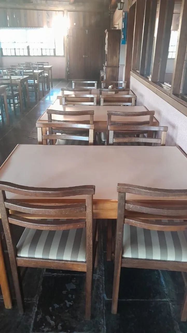 Jogo de mesa de madeira com 4 cadeiras  - Foto 3