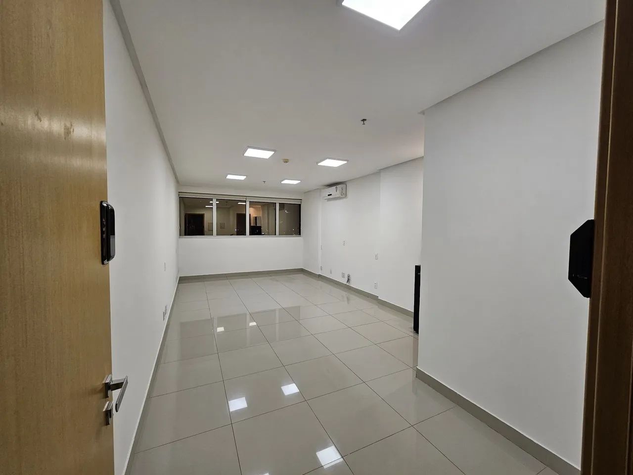 Sala comercial no Edifício Jk, 9 andar 