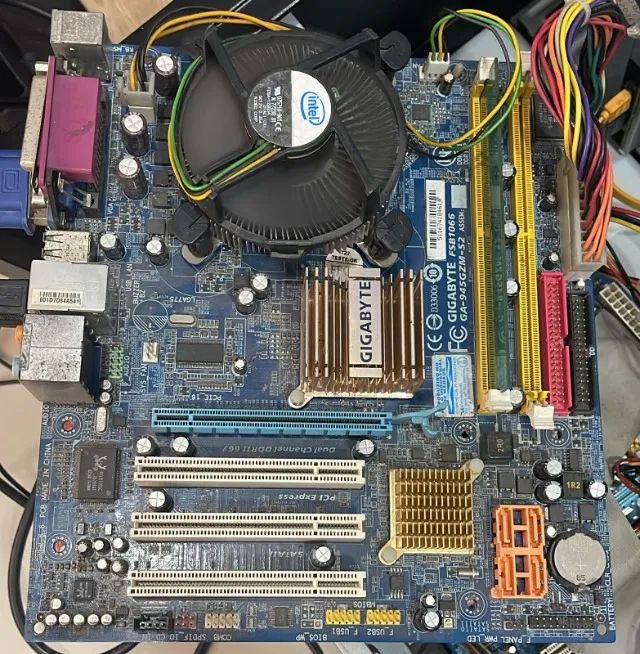 Placa Mãe Desktop Gigabyte Ga-945gzm-s2 Ddr2 + Proc + Mem