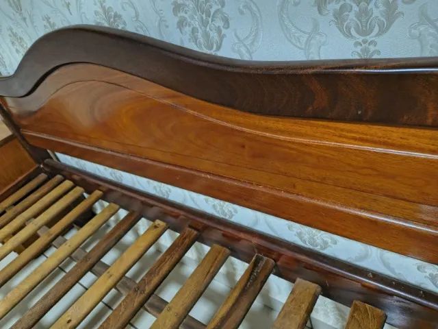 CAMA QUEEN EM MADEIRA MOGNO - EXCELENTE ESTADO - Foto 4