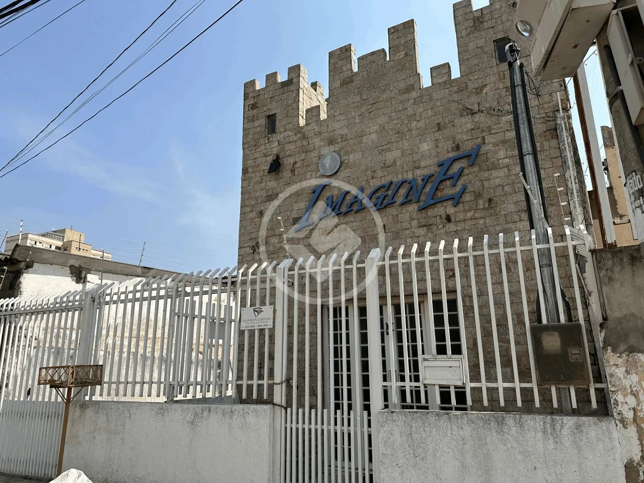 Galpão com excelente localização, no centro, com aproximadamente 370m2; banheiros, 2 vagas - Foto 4