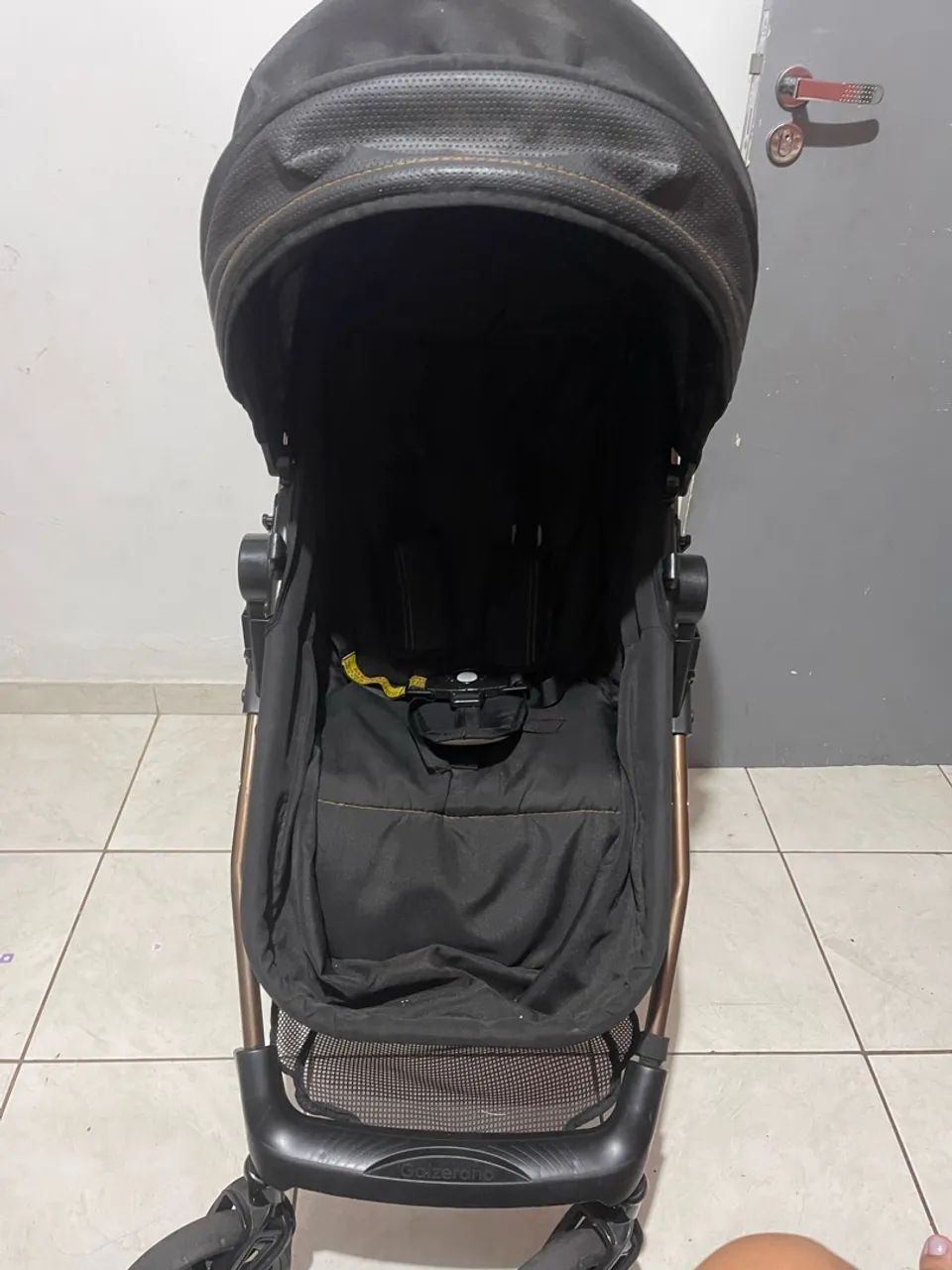 Carrinho Galzerano com bebê conforto 