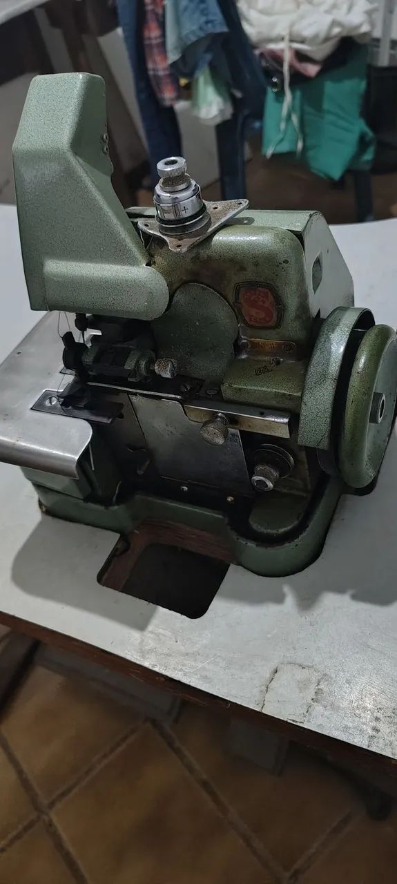 Máquina overlock