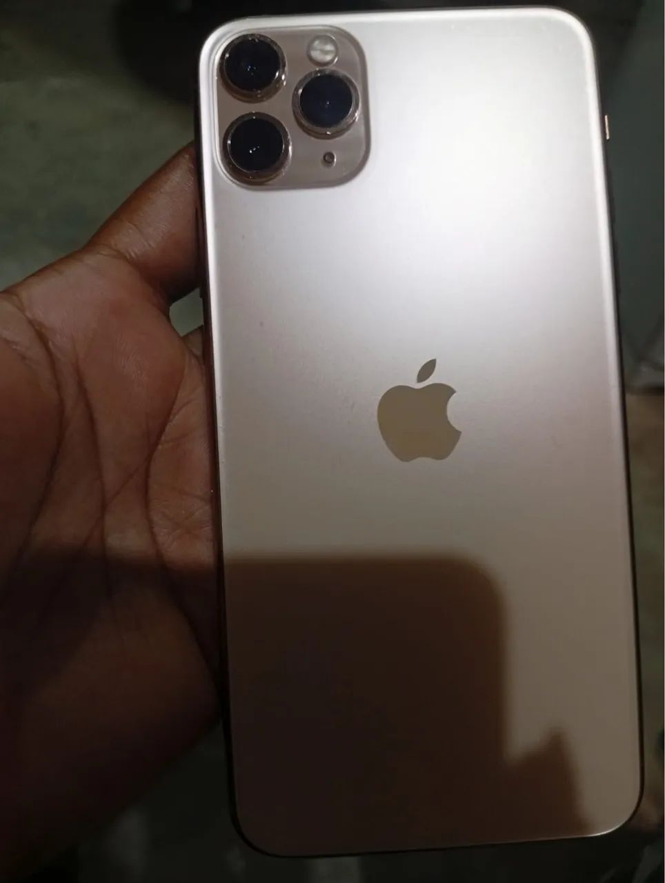Vendo iPhone 11pro Max cemi novo 