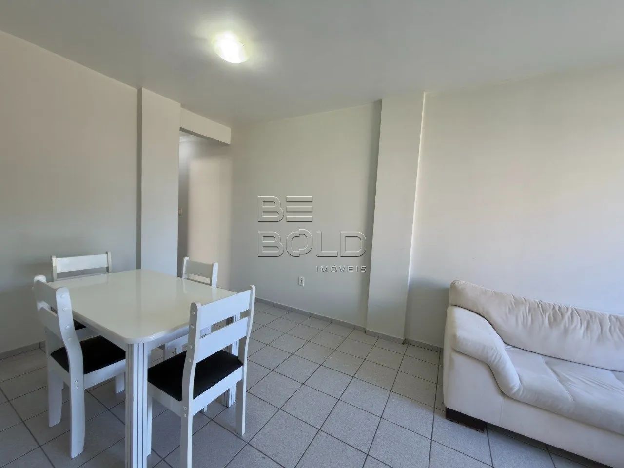 Apartamento com 2 dormitórios em Coqueiros - Foto 5