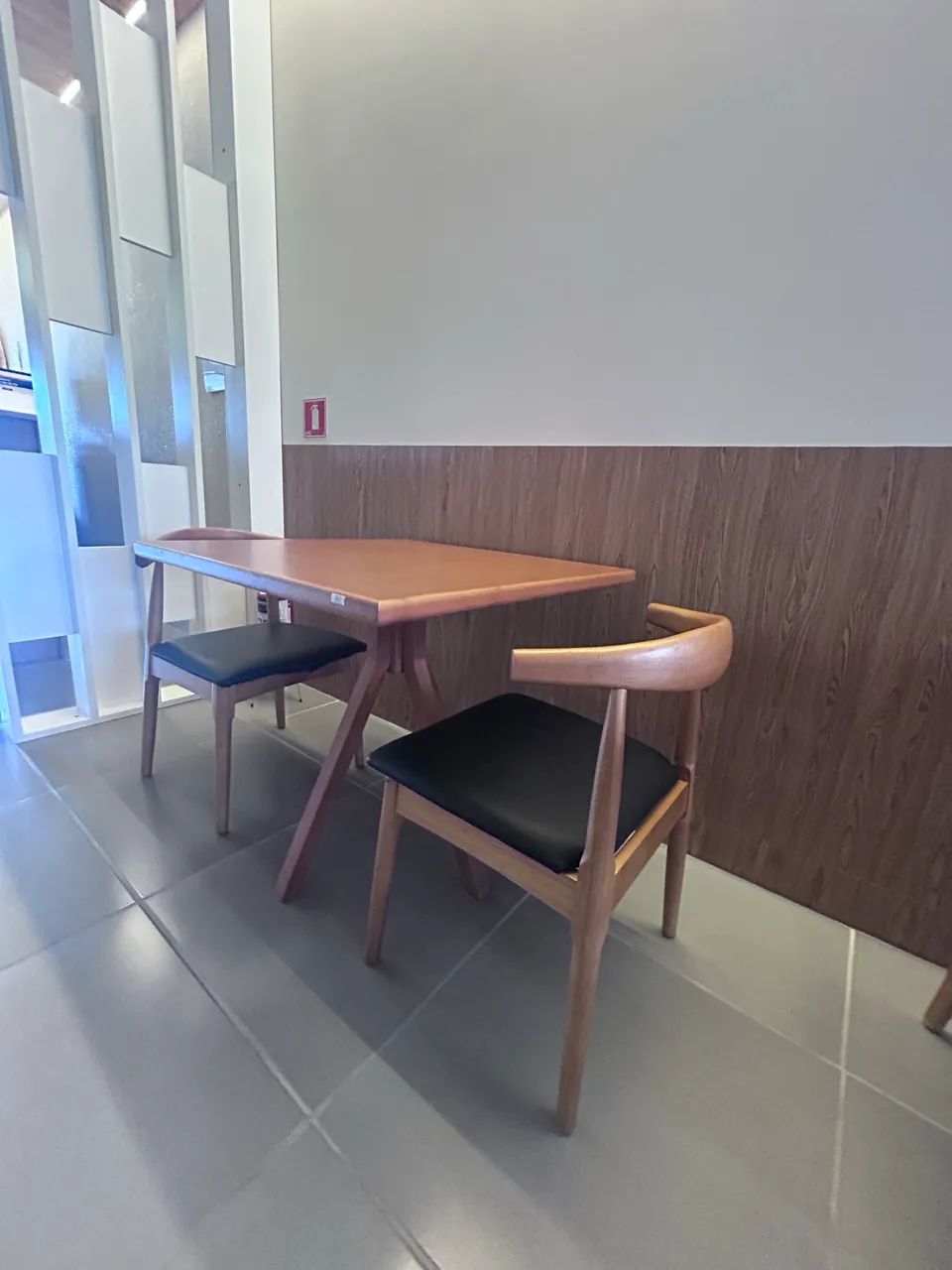 Conjunto Mesa e Cadeira 