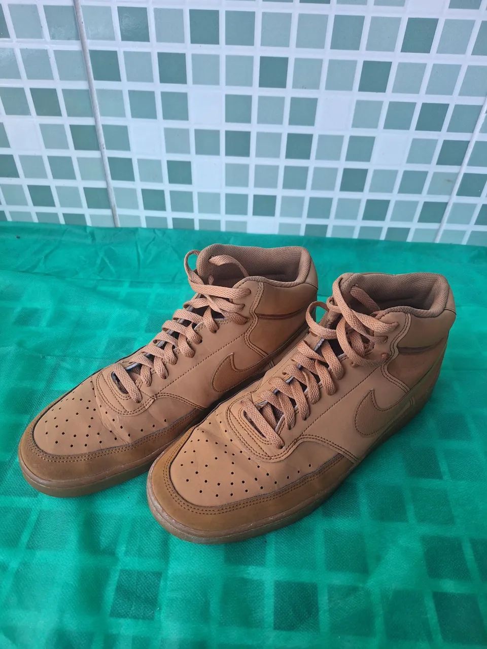 Tênis Nike Court Vision Mid Marrom