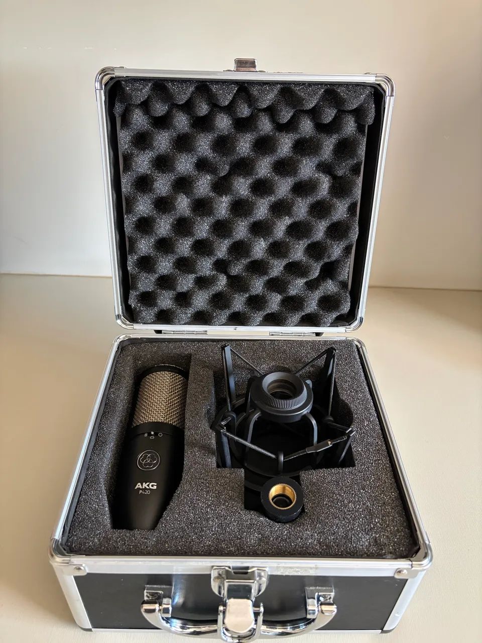Microfone AKG P420 (Case Original) | Nunca Usado