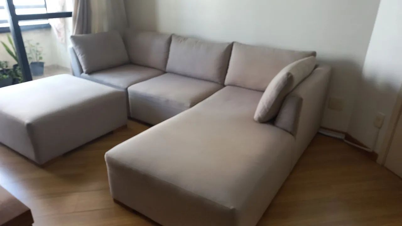 Sófa de canto com chaise e puff - Foto 4