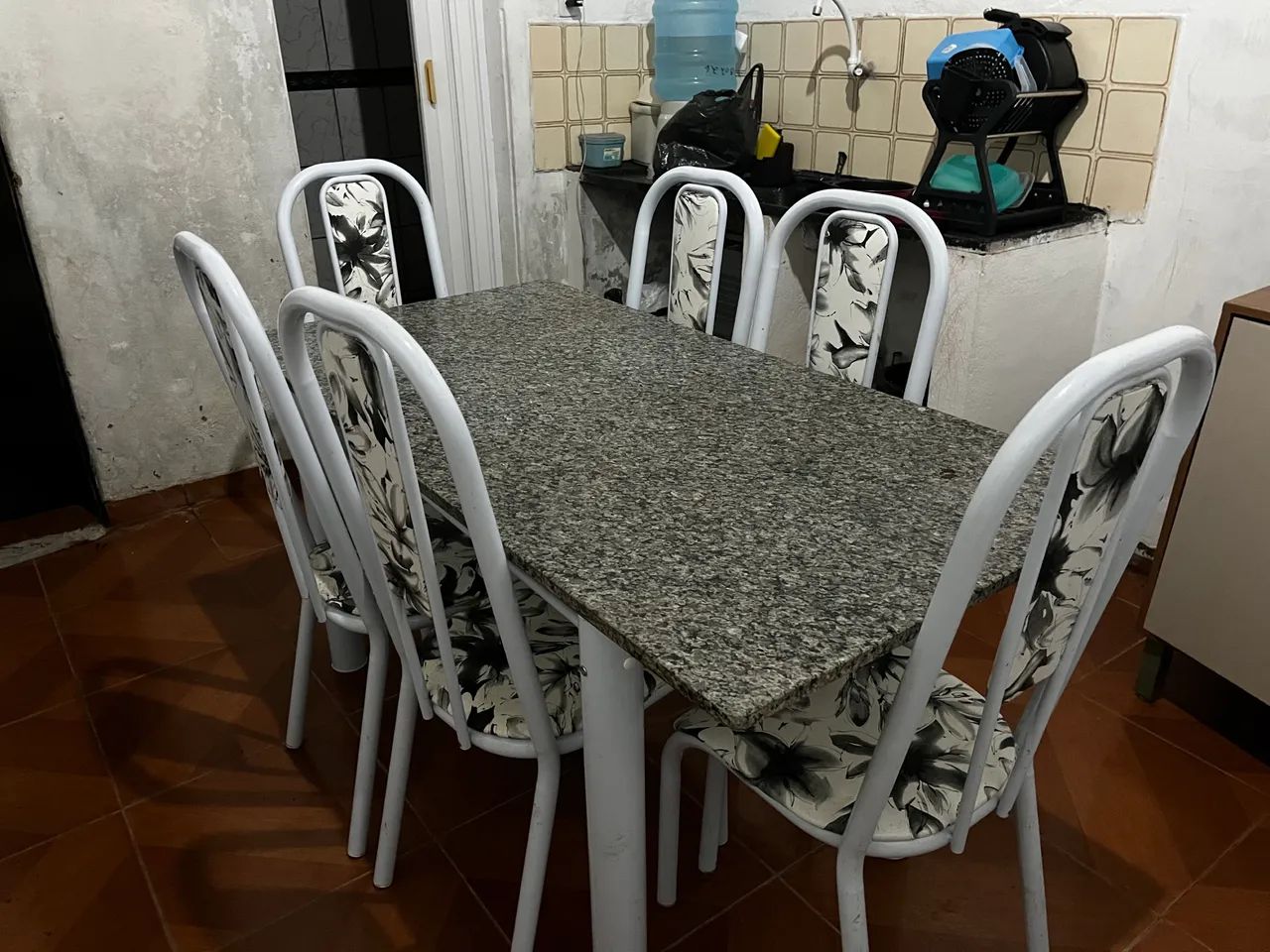 Vendo mesa de mármore 6 cadeiras  - Foto 3