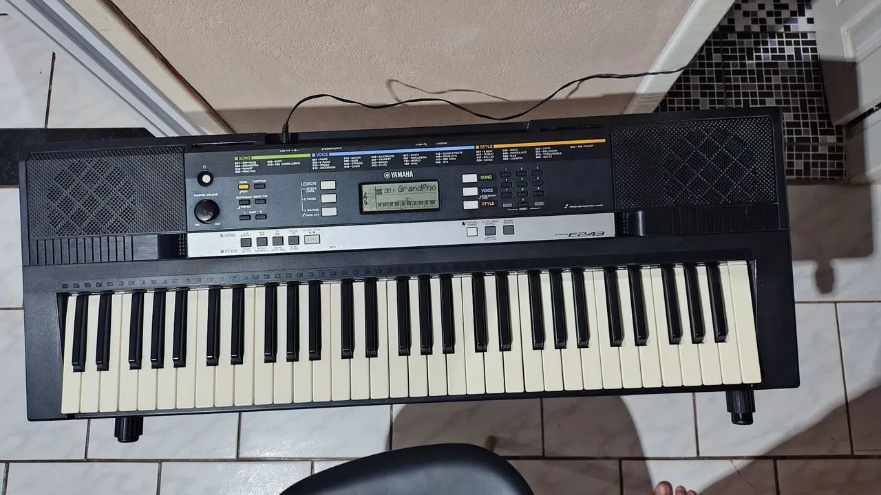 Teclado Yamaha psr E243