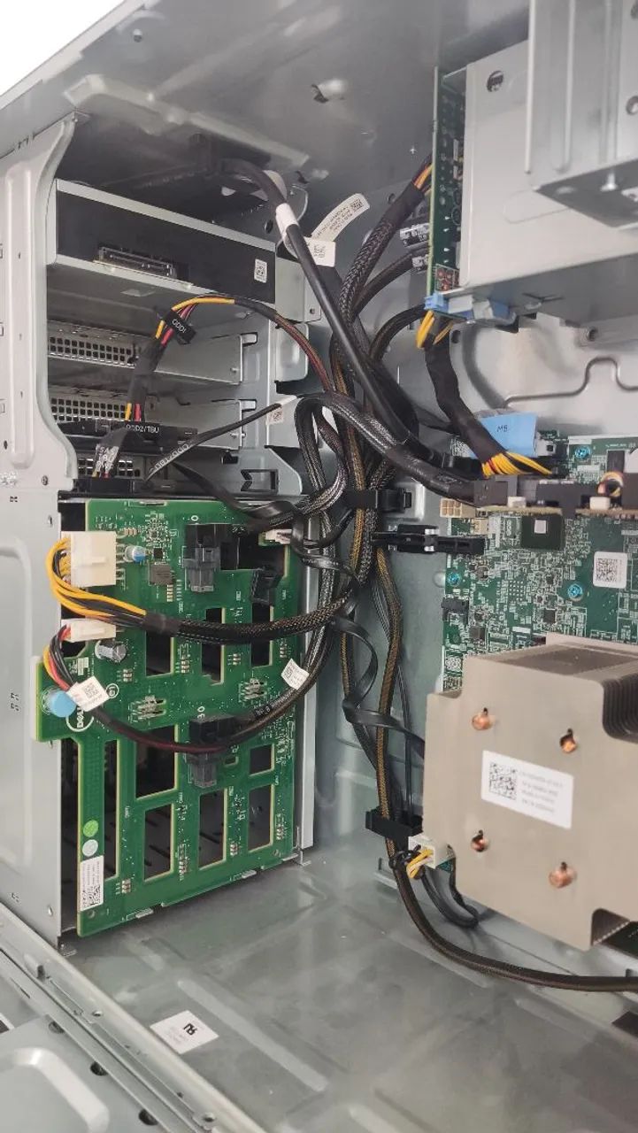 Servidor Dell PowerEdge T330<br>*Configuração:* - Foto 5