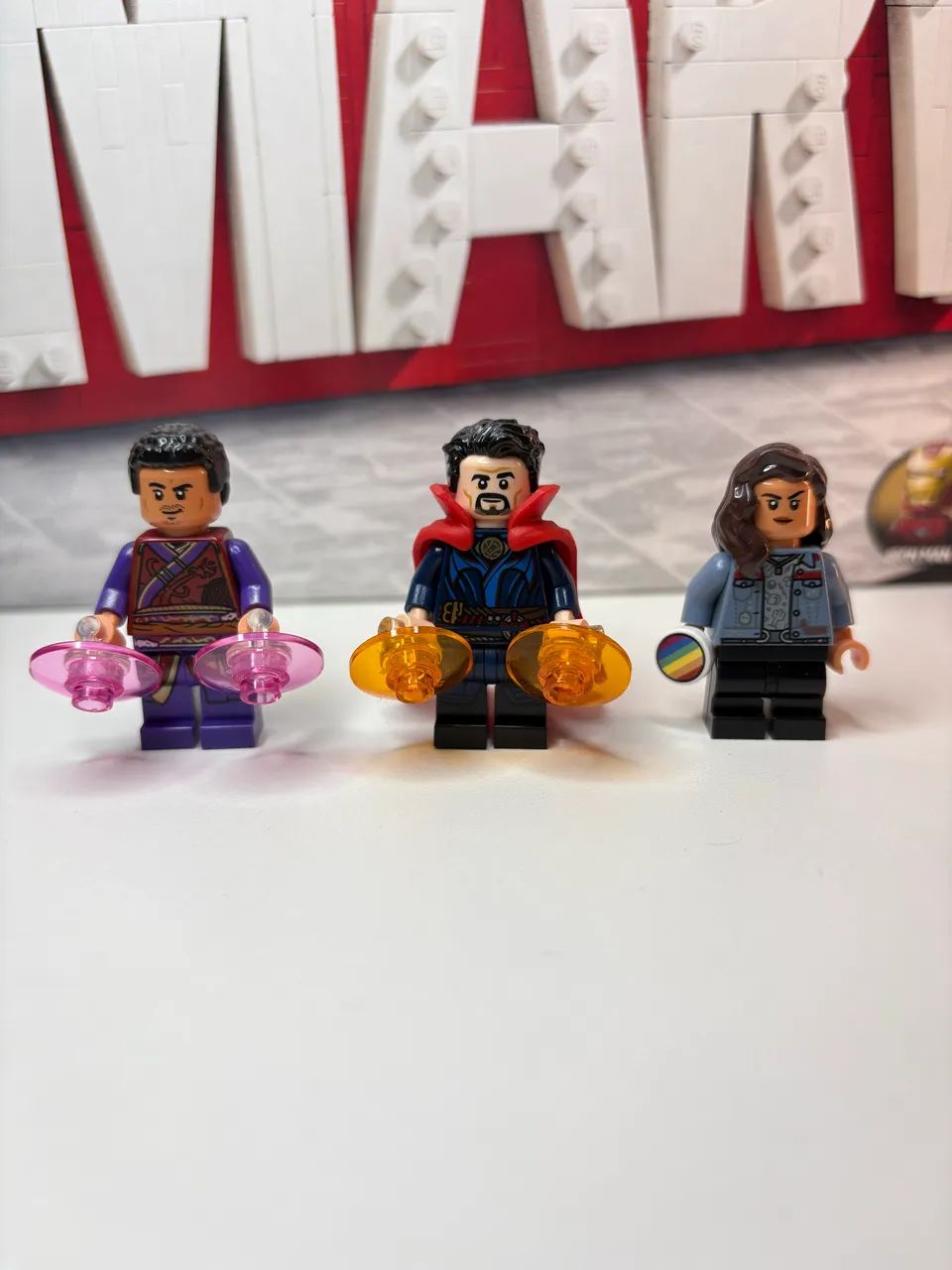 Minifiguras LEGO Marvel Confronto com Gargantos 76205 - Foto 2