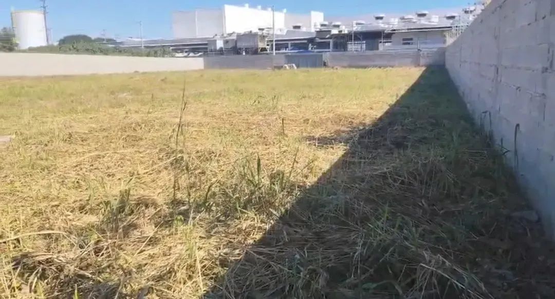 Área Comercial  2.300 m²  em Civit