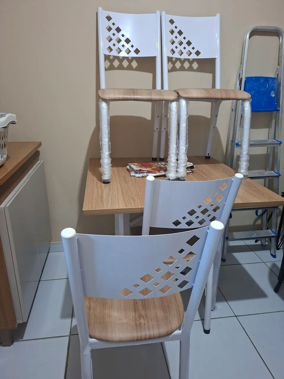 Mesa com 4 cadeiras  - Foto 4