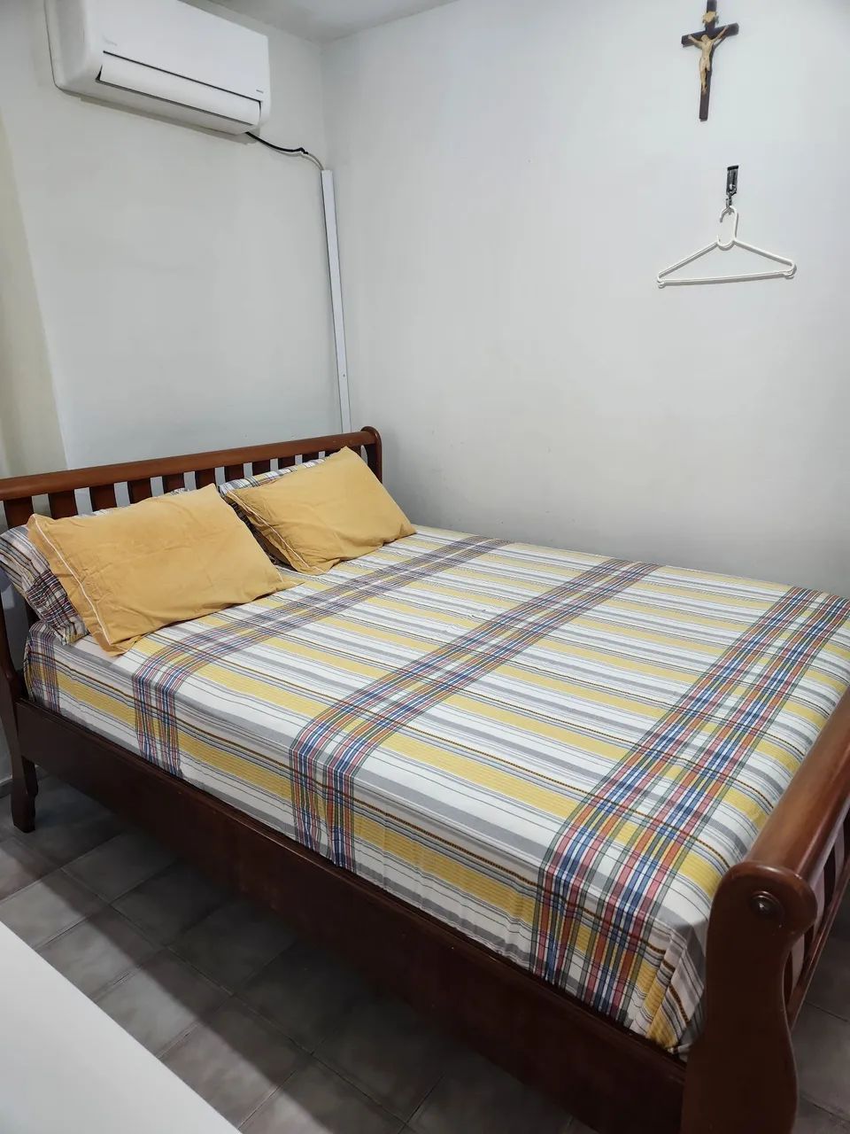 Linda cama de madeira maciça  - Foto 3