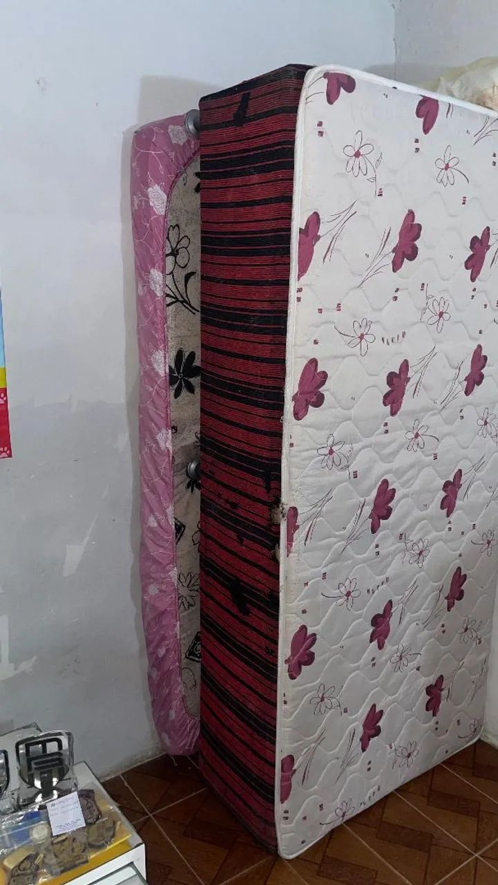 Vendo cama box de solteiro com colchão  - Foto 2