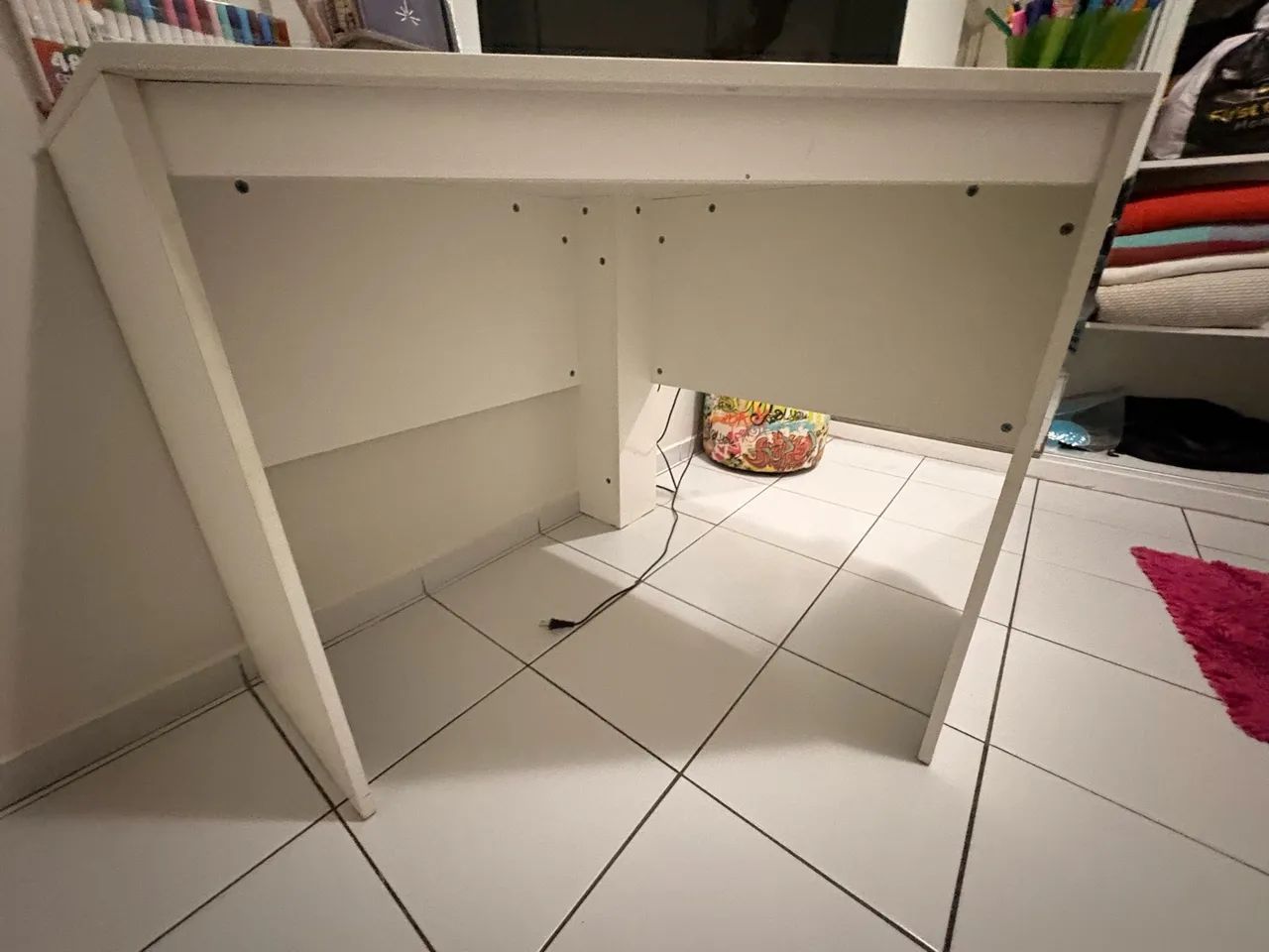 Mesa de Escritório / Estudos - Compacta e Funcional - Foto 3