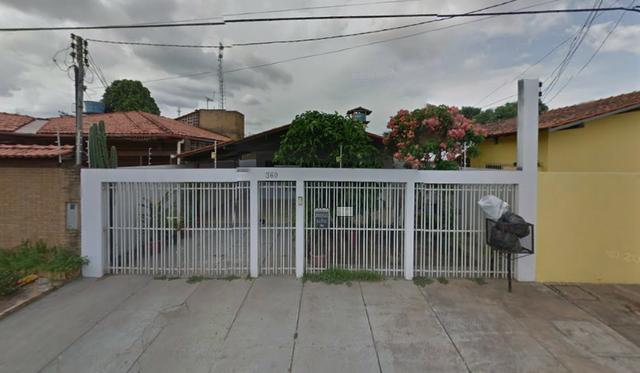 Casa residencial com 2 quartos e 1 suíte, no Jd. equatorial