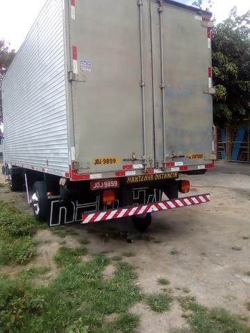 Caminhão baú 8120