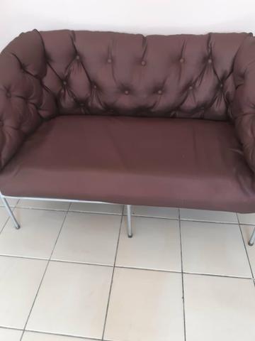 Poutronas e sofa