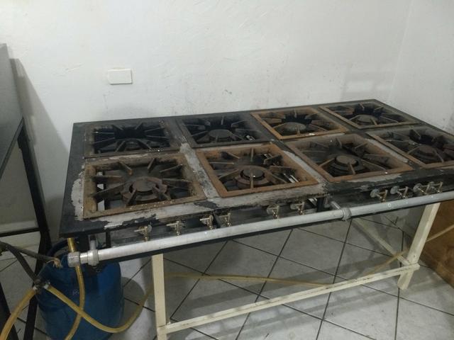 Vendo fogão industrial 8 bocas - Foto 3
