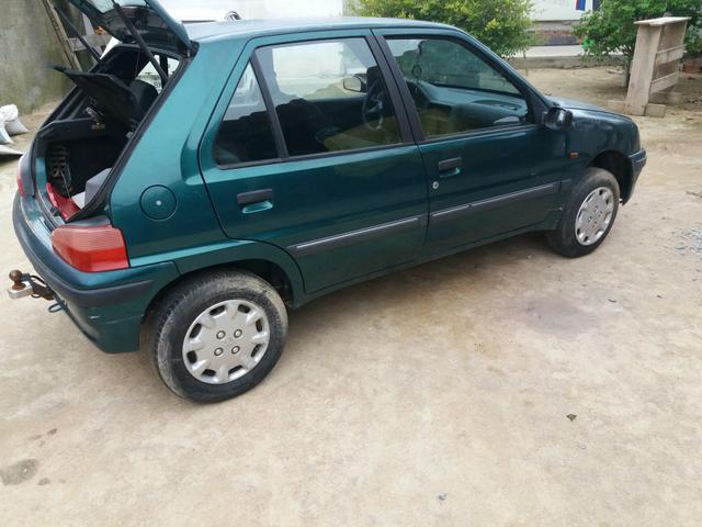 Peugeot 106 com gnv GB para retirar peças .