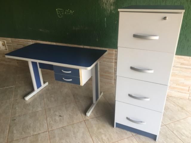 E vendo mesa e arquivo com quatro gavetas - Foto 2
