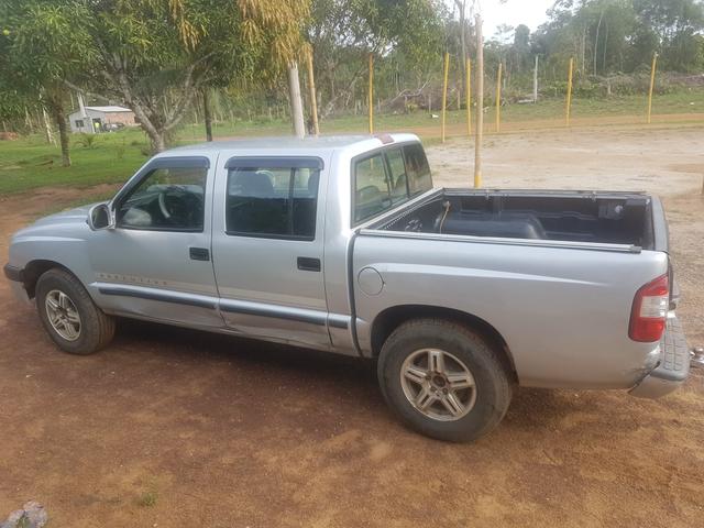 S10 diesel executive 4x4. troco por mais nova - Foto 2