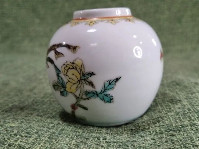 Mini vaso chinês de porcelana pintada - Foto 4