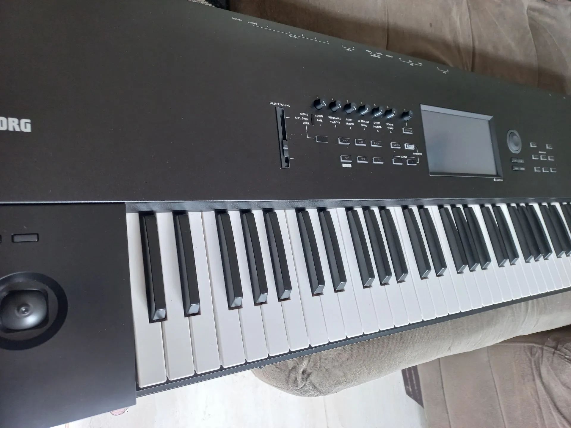 Teclado korg Nautilus 73  teclas troco por Yamaha Montage 