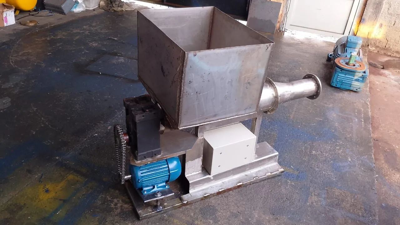 Extrusora Industrial de Sabonetes 100% Inox