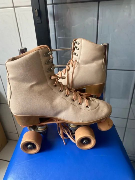Patins Botinha em Couro Pouco Usado  - Foto 2