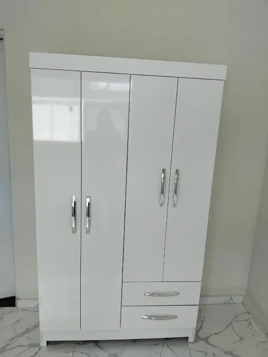 Gurda roupa solteiro 4 portas 2 gavetas 