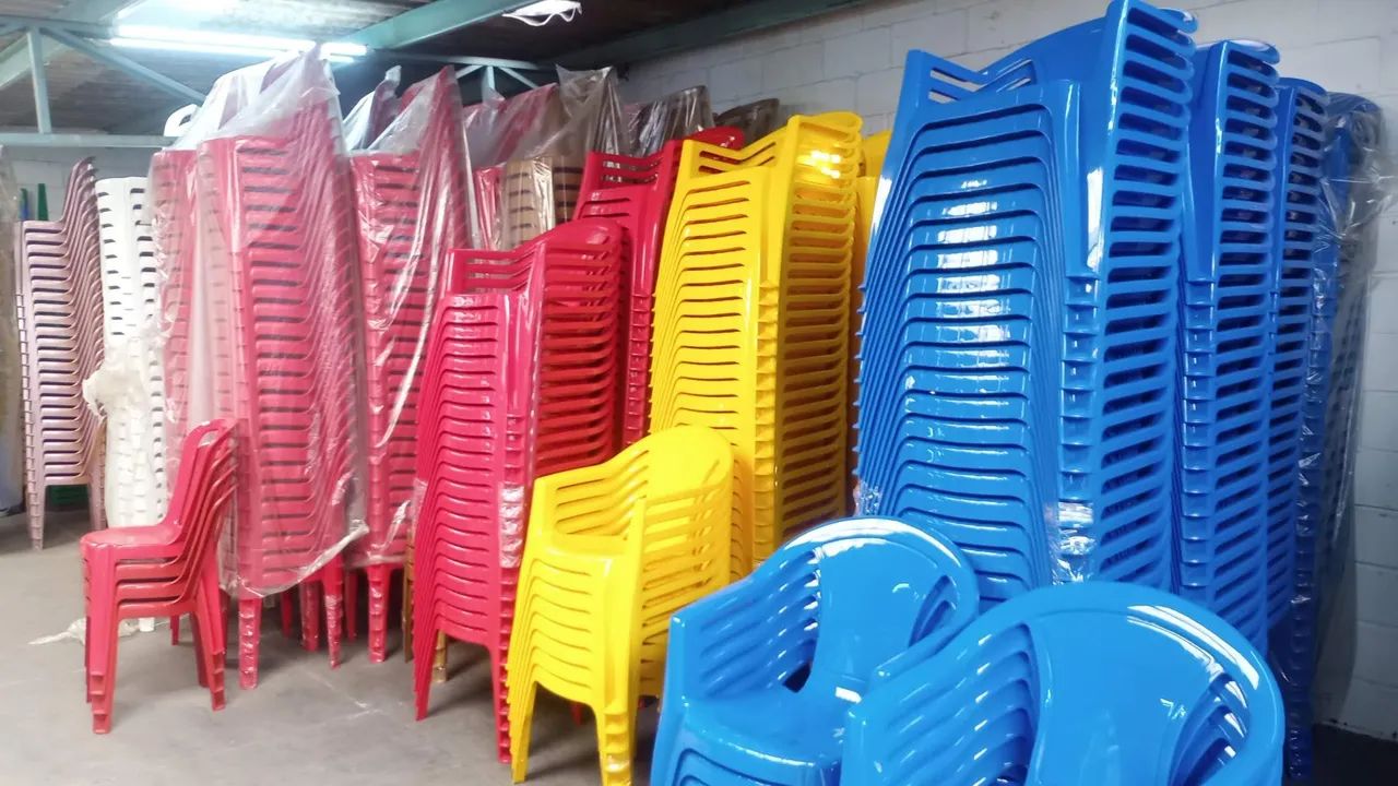 Jogo de Mesa e Cadeiras Plástico cor Amarelo padrão Skol  - Foto 4