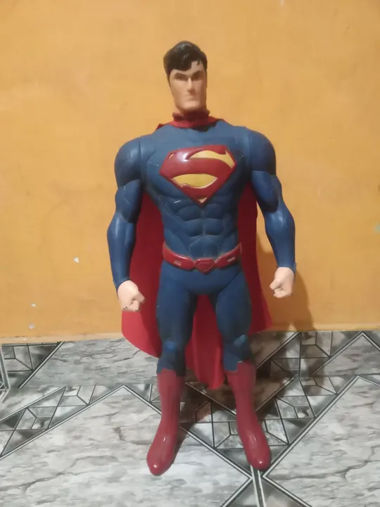 Boneco do superman tamanho médio