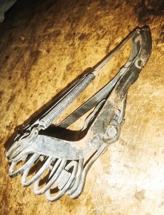 Estrutura Selim de bicicleta antigo com molas - Foto 2