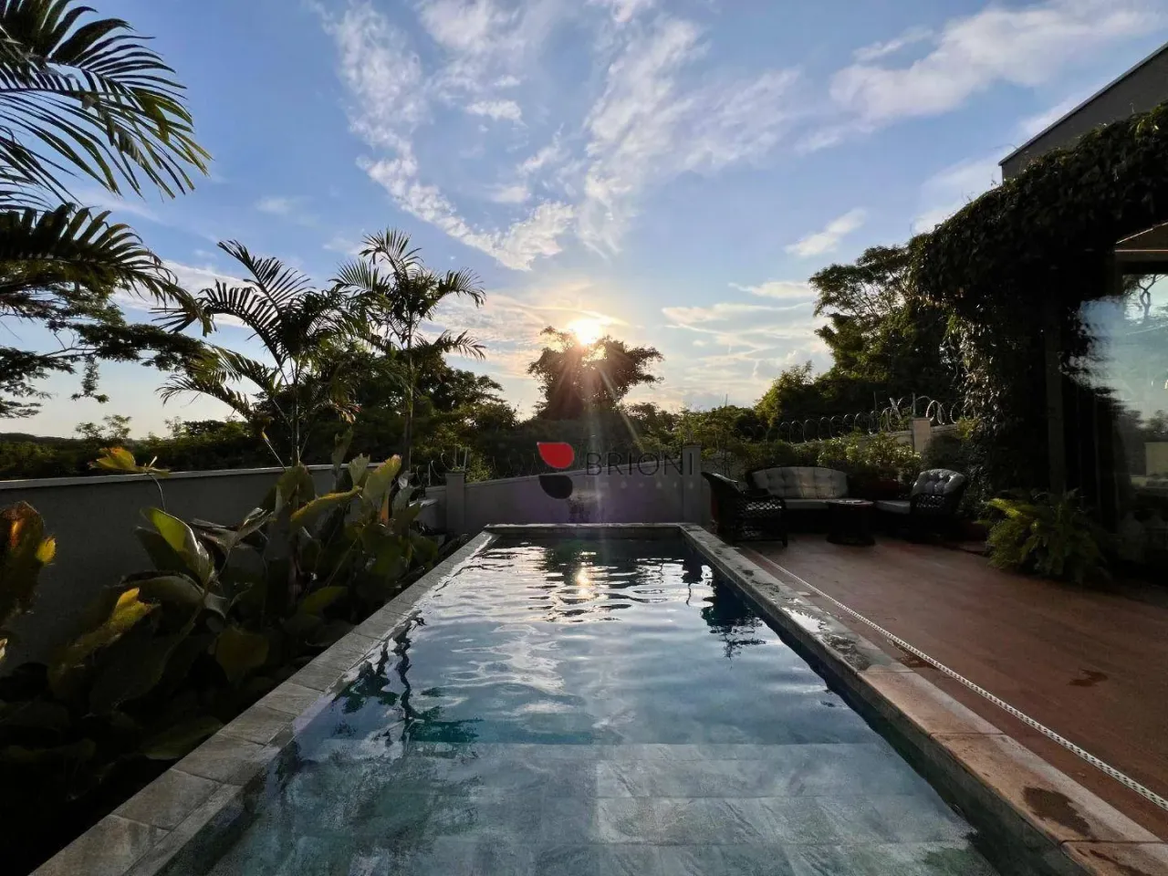 Casa térrea alto padrão com 245m², 3 quartos/suítes à venda no Condomínio Alphaville 2 em