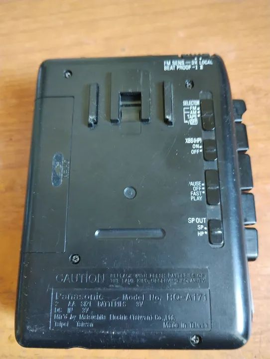 Walkman Rádio Gravador de Cassete Panasonic RQ-A171 com alto-falante na porta - Foto 5