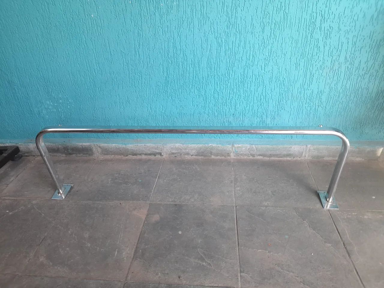Vendo araras de parede e cabides tem desconto no pix - Foto 3