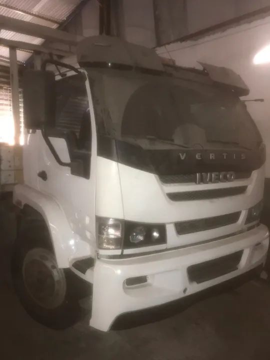 Vendo Caminhão Iveco Vertis 130V19 Ano 2013 carroceria de ferro
