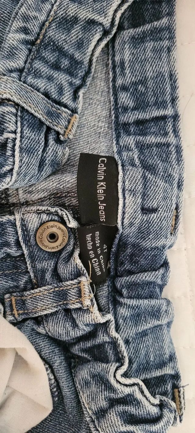 Bermuda Calvin Klein- 4 anos