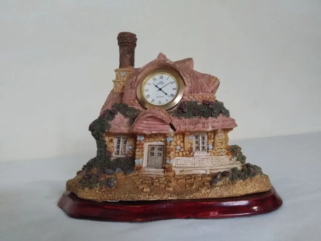 Relógio de Mesa em Forma de Casinha