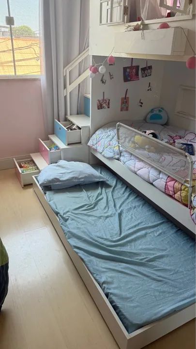 Cama casinha TRELICHE com Escada e Gavetas Coloridas - Foto 3