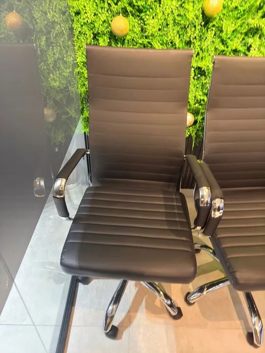 Vendo 4 cadeiras NOVAS de escritório esteirinha charles eames - Foto 2