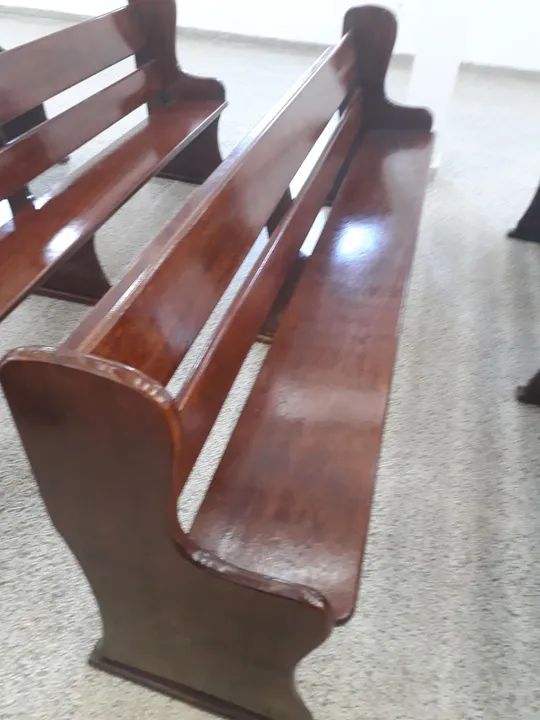 BANCOS EM MADEIRA PARA IGREJAS