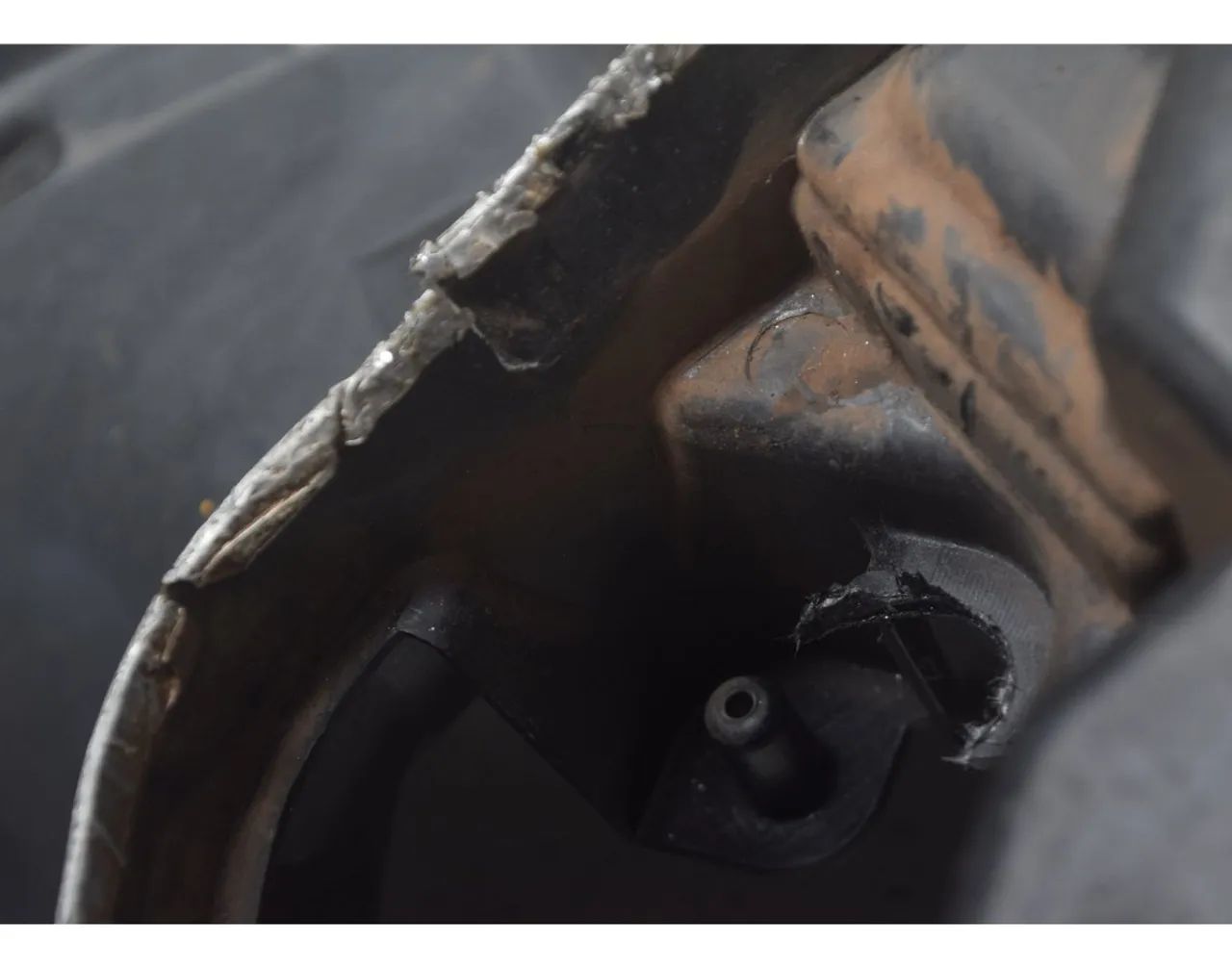 Caixa Bateria C/avaria Honda Cbr 600 Rr 07-14 Original - Foto 6