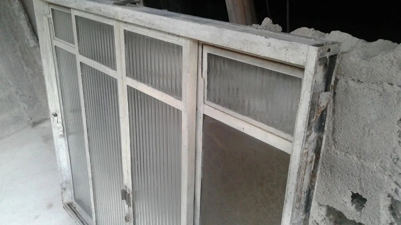 Janela de ferro.64673147350787123