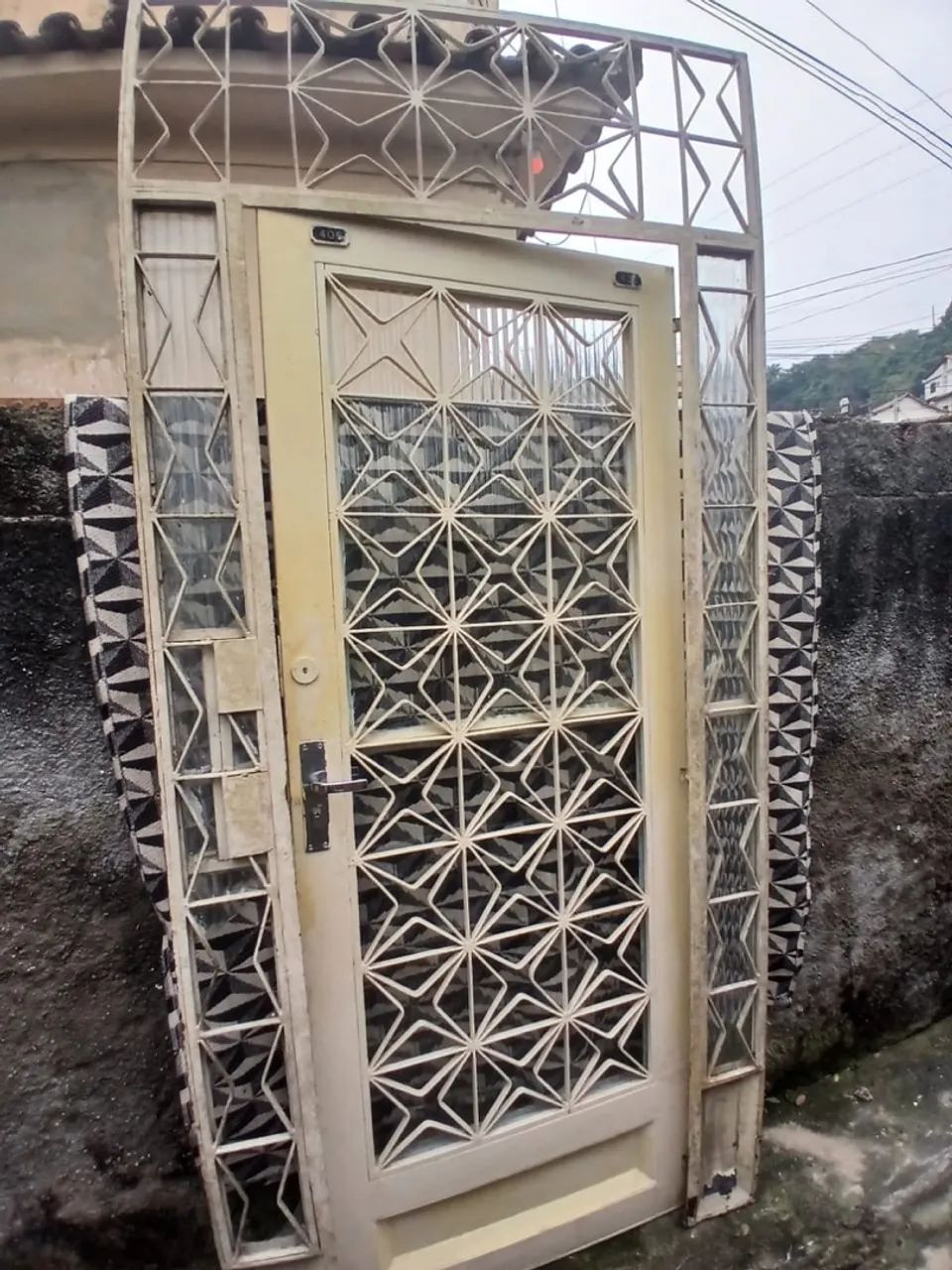 Porta com armação de ferro e vidros - Foto 2
