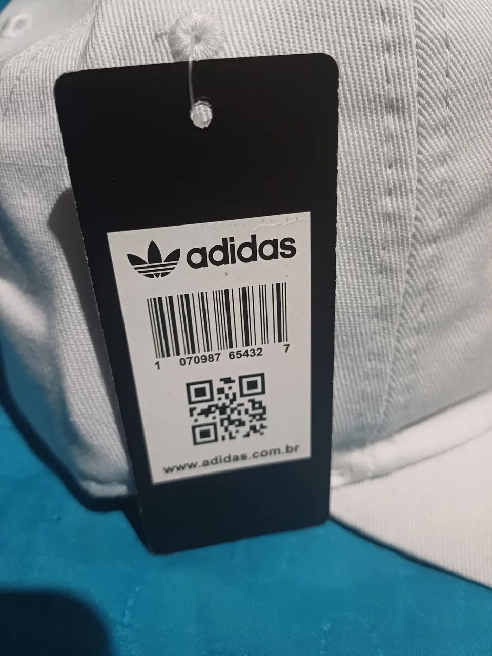 Boné Adidas Branco com Detalhes em Azul - Novo - Foto 2
